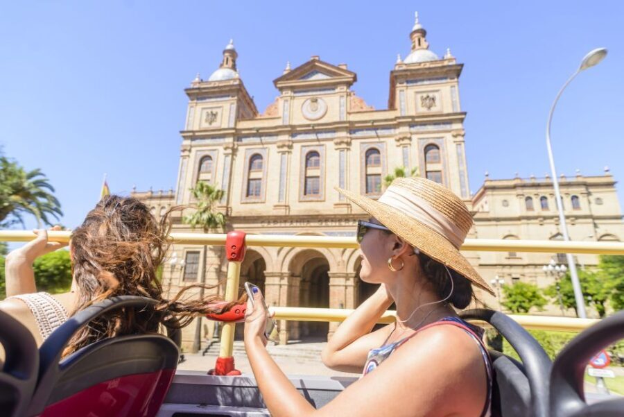Seville: City Sightseeing Hop-On Hop-Off Bus Tour - Where It Starts: Getting On at Paseo de Colón (Stop 1)