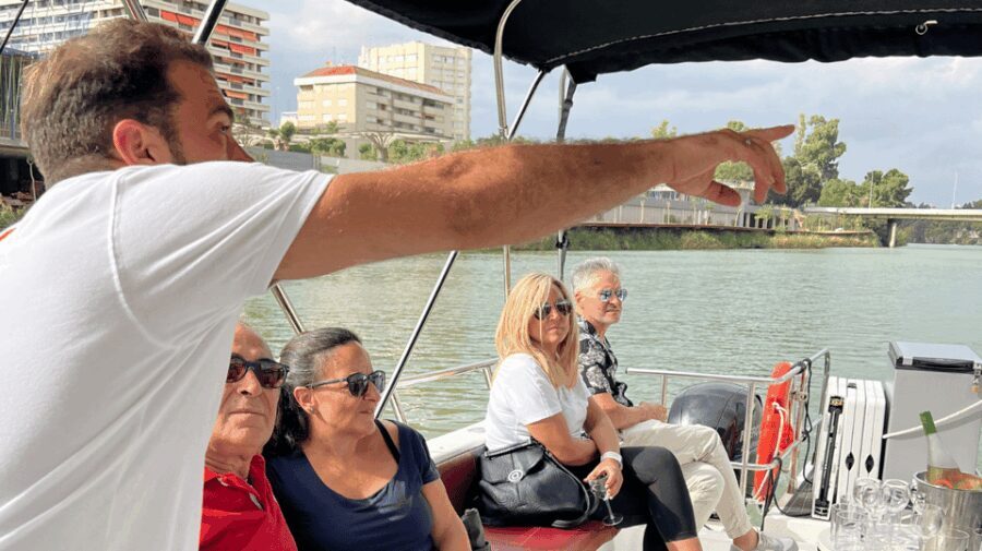 Seville: Guadalquivir River Boat Tour - Shared vs private boat: choose the level of freedom you want