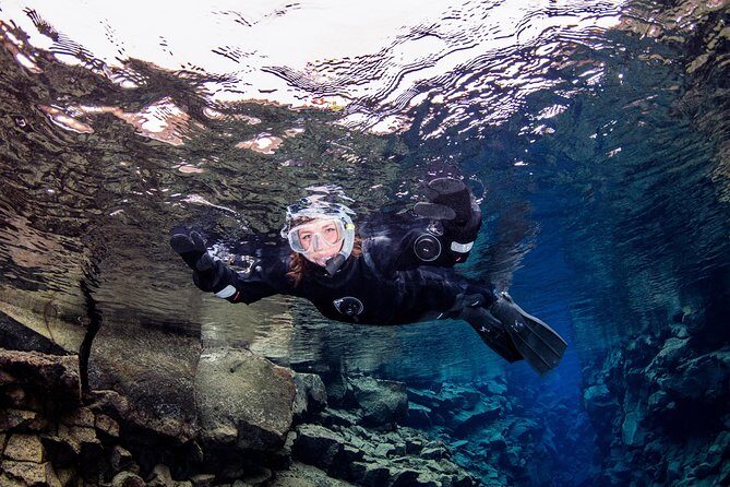Silfra: Snorkeling Between Tectonic Plates - Meet on Location - The Gear and Temperature Reality