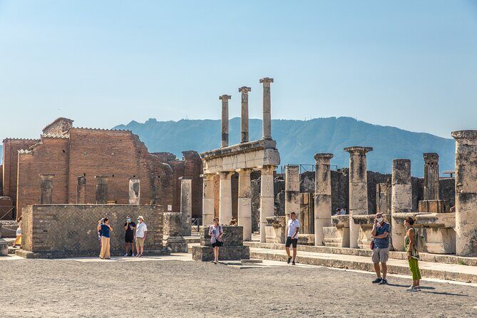 Skip-the-Line Pompeii Guided Tour from Sorrento - Two Hours to Understand an Ancient City