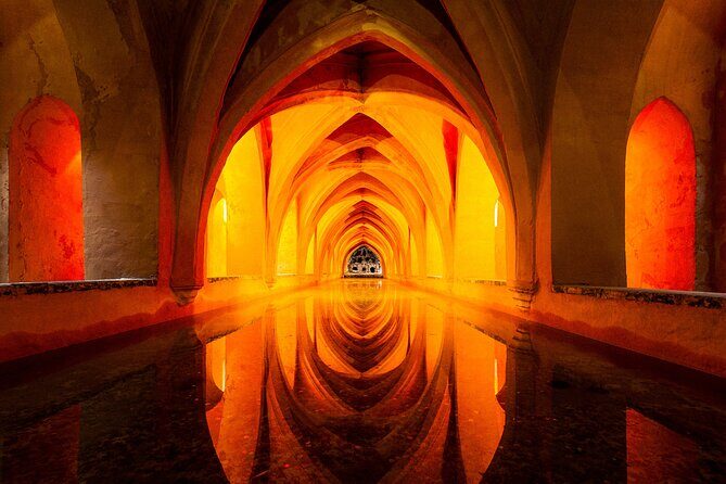 Skip the Line Seville Alcázar, Cathedral & Giralda Guided Tour - Stop 1: Puerta del León and the Alcázar’s Design Language