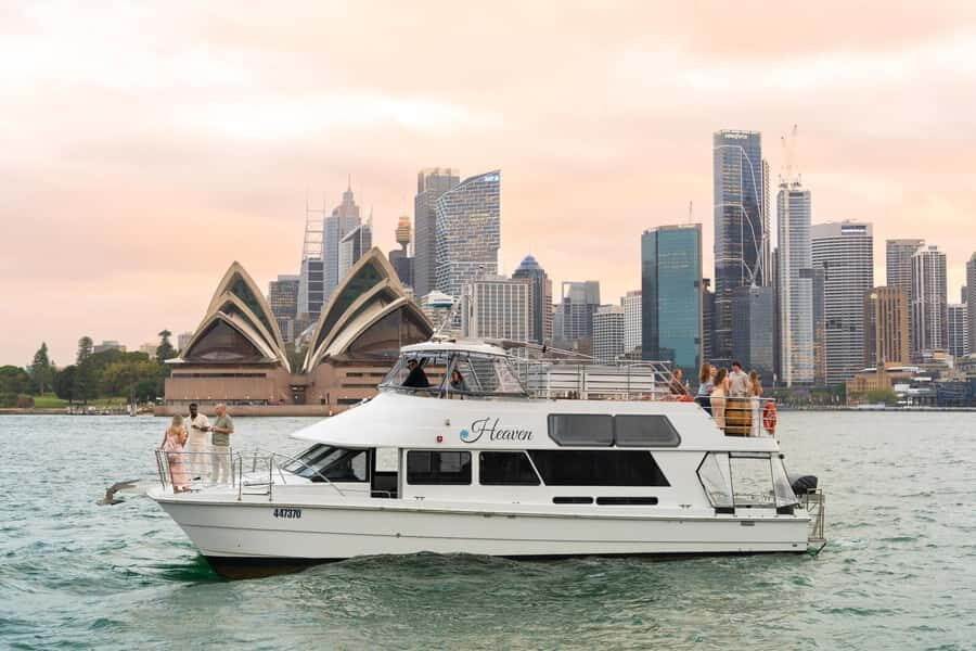 Sydney: Golden Glow Sunset Harbour Cruise with 1 Drink - Who is this cruise best suited for?