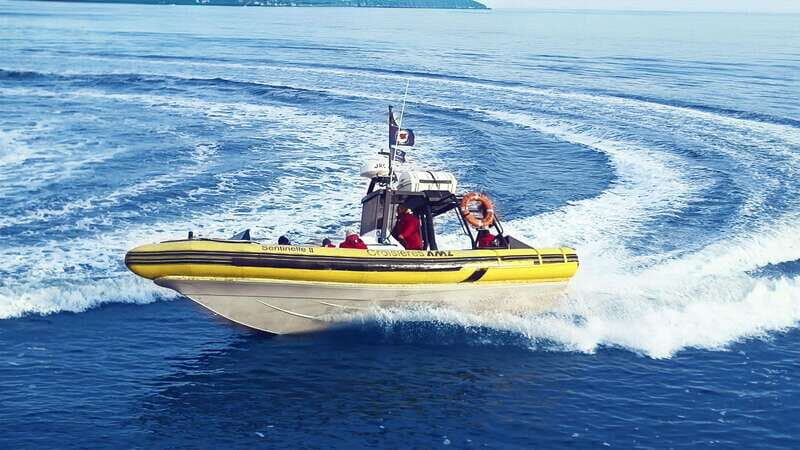 Tadoussac/Charlevoix: Whale Watching Zodiac Tour - Zodiac boat comfort: small size, serious viewing power