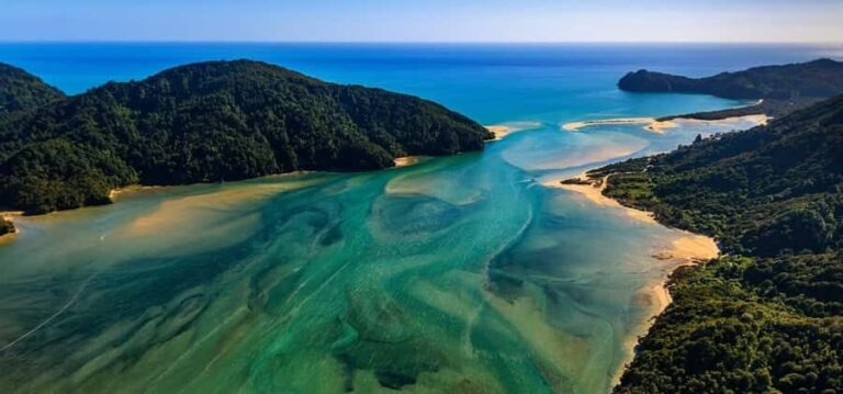 Takaka: Farewell Spit/Abel Tasman Scenic Flight - The Highlights in Detail