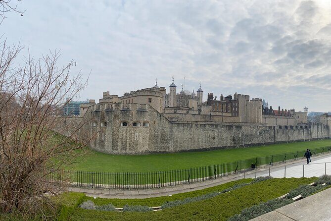 The Tower of London - Small Group Tour with a Local Expert - The guide factor: why this is often the difference-maker