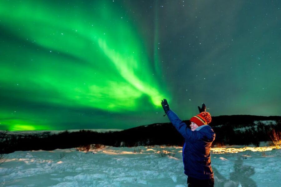 Tromsø: Northern Lights Chase with Photos and Bodysuits - Price and what you’re really paying for