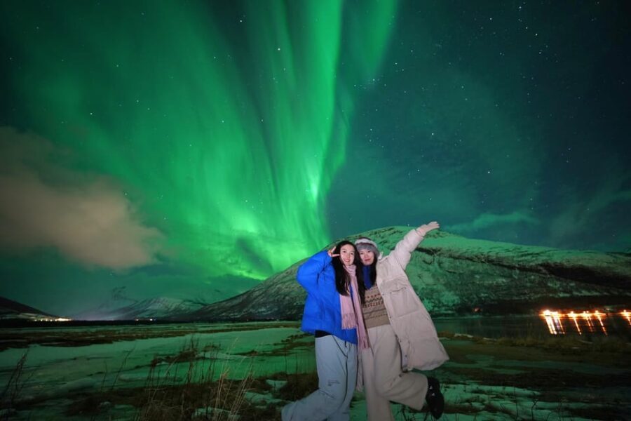 Tromso: Northern Lights Minibus Tour with Campfire - The Minibus Ride: Comfort Plus Time to Wait