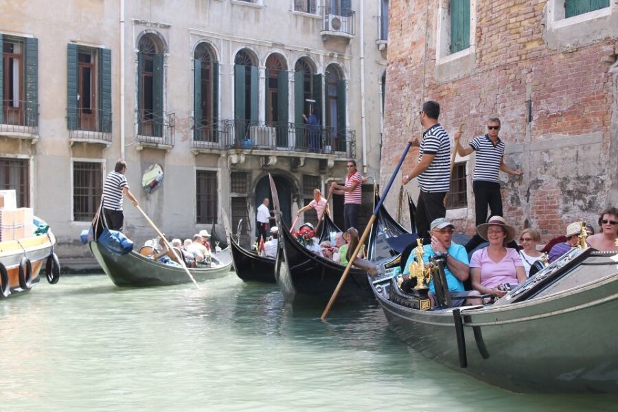 Venice: Grand Canal Gondola Experience with Live Commentary™ - Meeting Point Near San Marco: How to Find Venice Tours Smoothly
