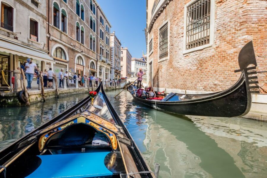 Venice: Shared Gondola Ride Across the Grand Canal - Where You Meet (and Why It Matters More Than You Think)