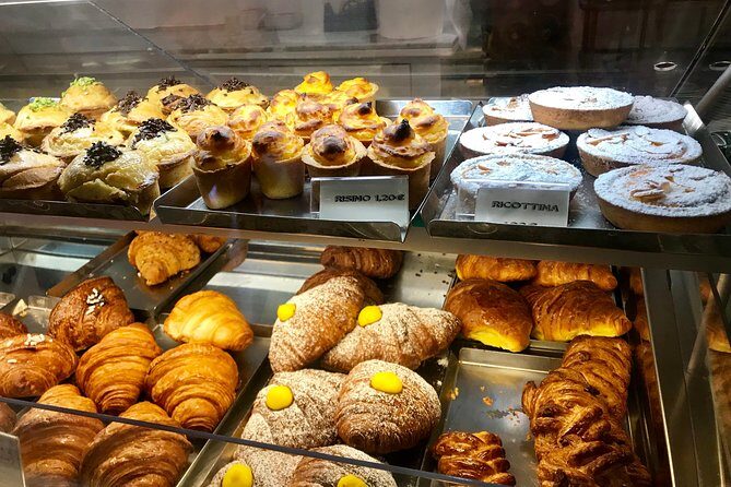 Verona walking tour:food, wine, legends, lunch/dinner & cable car - The walking rhythm: about 3 kilometers at a moderate pace