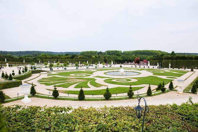 Versailles Château and Gardens Walking Tour - Inside the Palace: Freedom and Responsibility