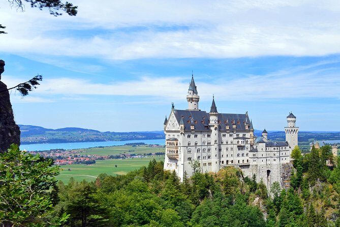 VIP Day Trip Neuschwanstein and Linderhof Castle from Munich - Neuschwanstein: The Main Event (And the Hard Work)