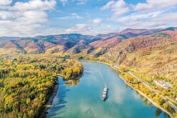 Wachau Valley Wine Tasting Bike Tour from Vienna - The Midday Stop in Dürnstein: More Than Just a Photo Opportunity