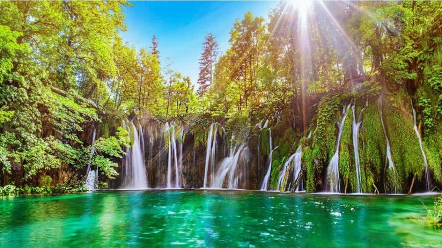 Zadar: Plitvice Lakes with Boat Ride and Zadar Old Town Tour - Meeting points in Zadar: don’t be late, or you’ll feel it