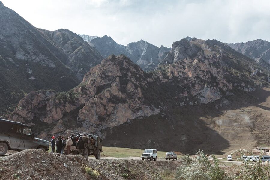 4x4 SUVs on mountain pass