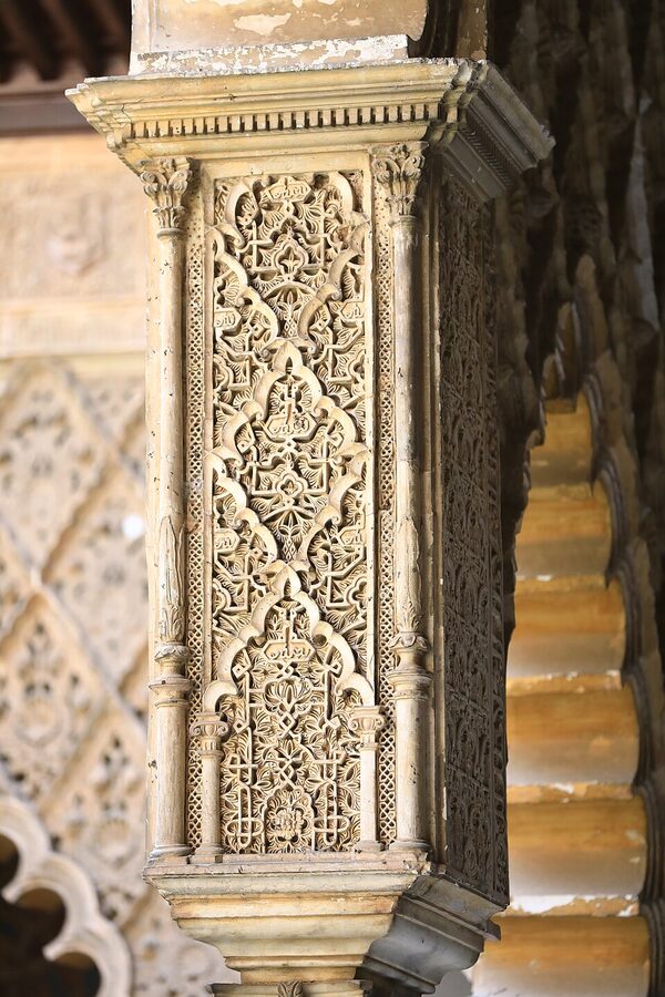 Capital detail at Patio de las Doncellas Seville