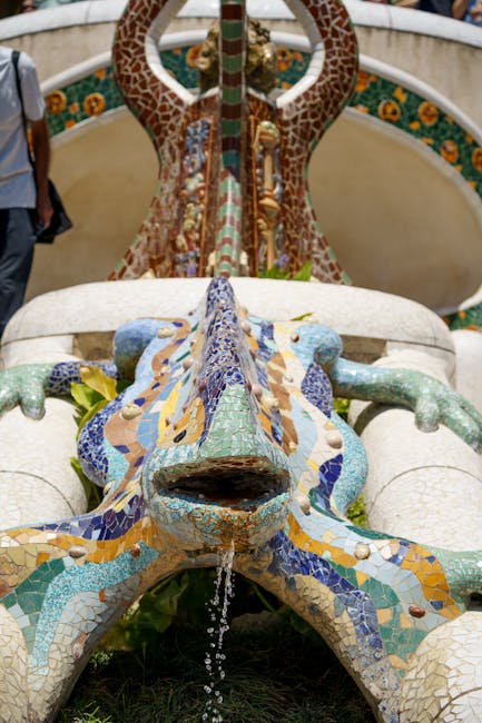 Close-up of mosaic lizard fountain sculpture at Park Guell