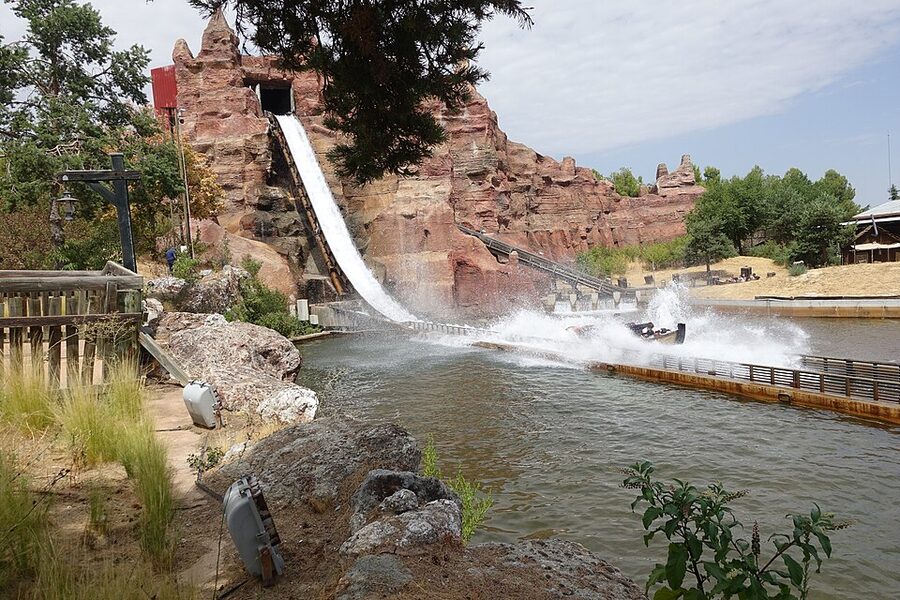 Theme park rides at Parque Warner Madrid