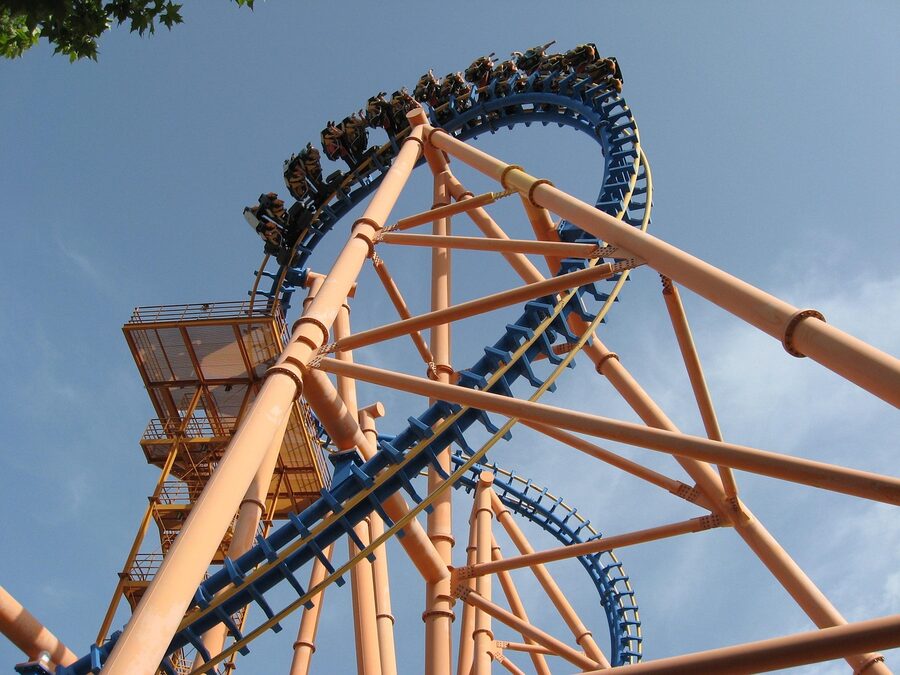 Vertigo ride structure at Parque Warner Madrid