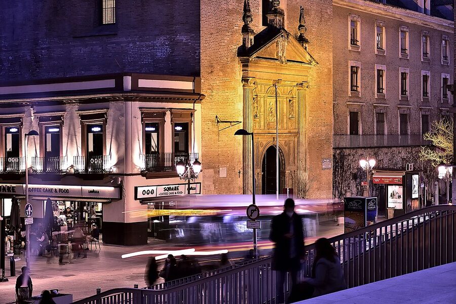 Plaza de la Encarnacion Sevilla in motion
