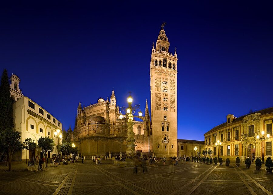 Plaza Virgen de los Reyes next to Seville Cathedral