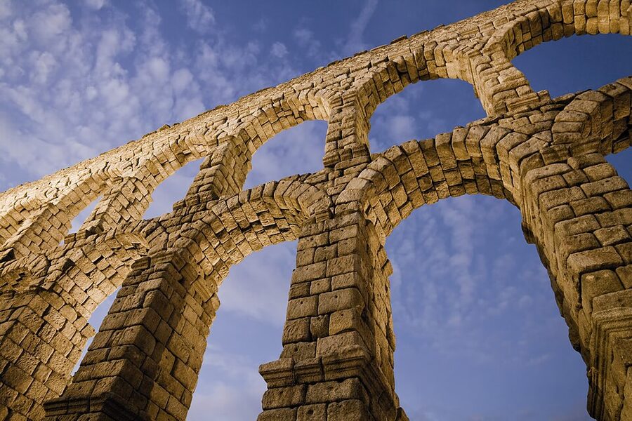 Full view of the Aqueduct of Segovia with all arches visible