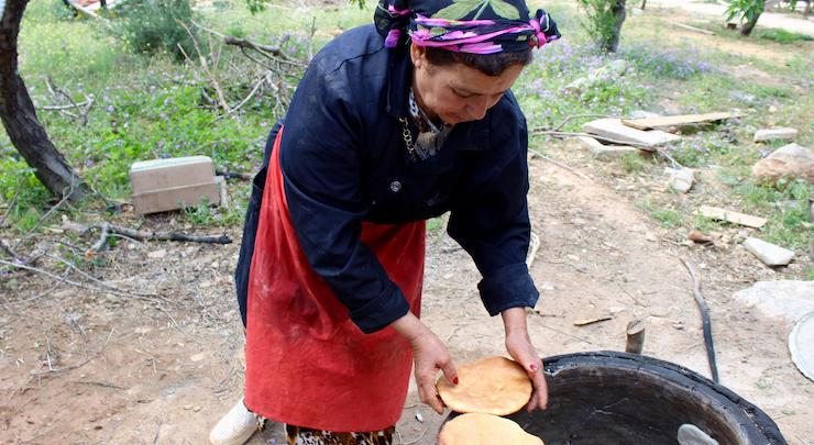 Traditional bread making at Dar Zaghouan, Tunisia. Copyright Gretta Schifano